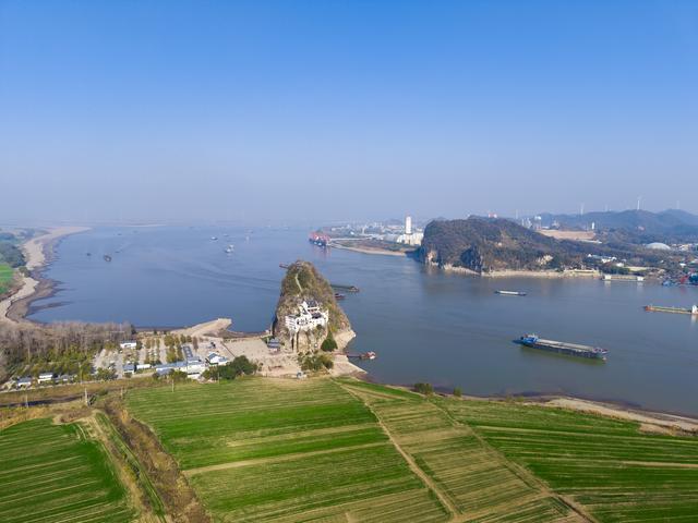 中流砥柱锁吴楚：登小孤山览六朝帝王文采风流