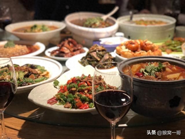 公款吃喝已经一去不复返了，很多高档酒楼现在也开始搞团购了