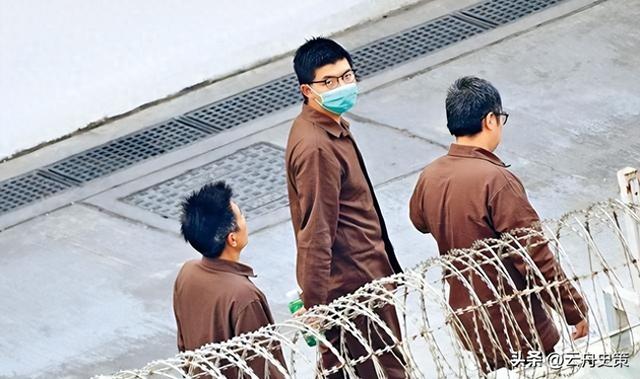 港独害人害己：黄之锋父亲贱卖房产举家飞国外，不会被世界原谅！