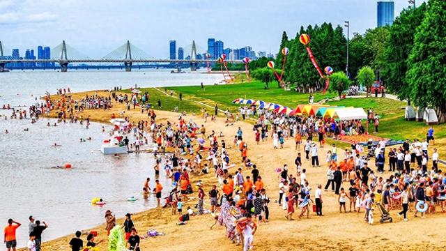 南昌玩疯了！赣江变 “海” 吸 200 万人，治水治出顶流