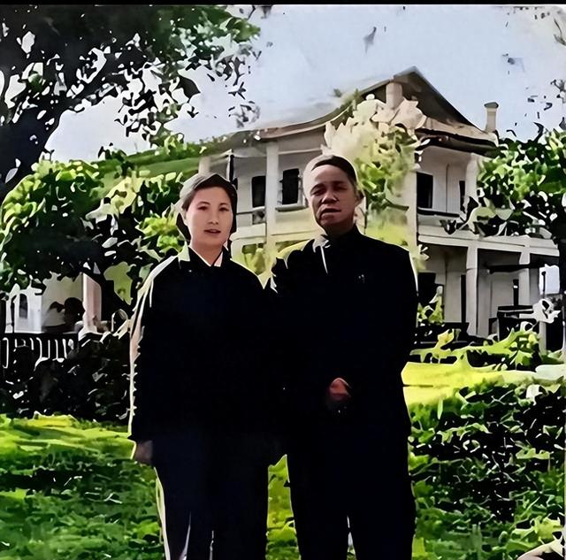 韩先楚的夫人有多美？这是1970留影	，她50岁，皮肤白皙，气质非凡