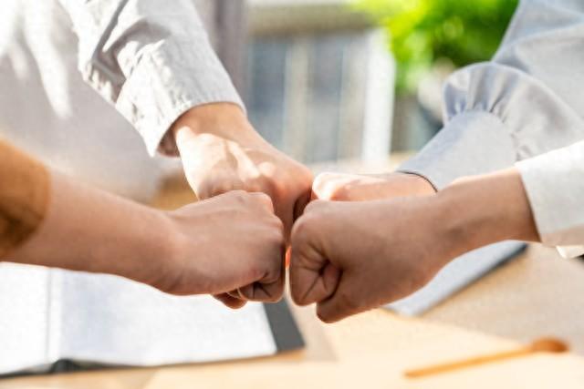 简短有气势的团队口号（引领）