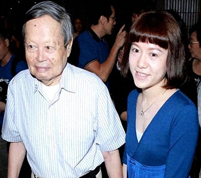 杨振宁去世后，49岁无儿无女的翁帆，还会再婚吗？10年前她已表态