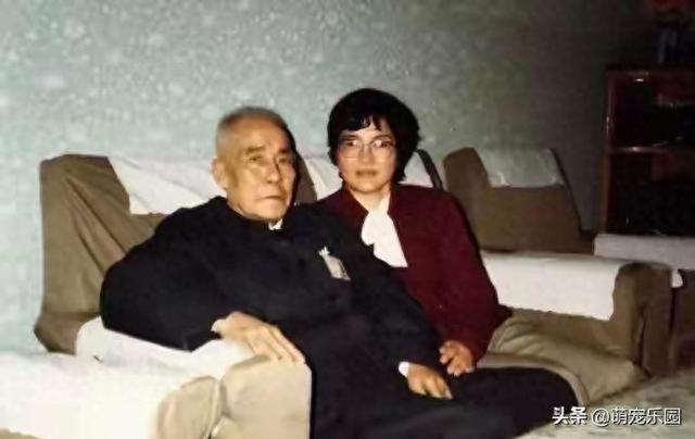 1987年春北京会客厅，革命前辈与女儿合影，珍贵照片背后的故事