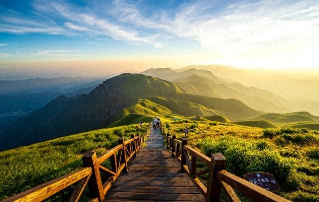 从马来西亚回来后，憋了一肚子大实话：这个国家被严重低估了！