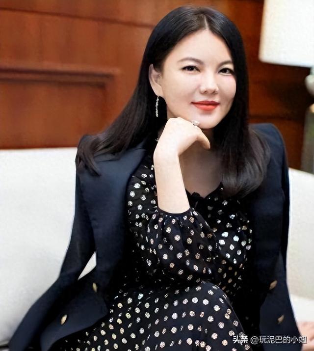 世上渣女千千万，最怕李湘这种，离婚4年，如今发现王岳伦是赢家