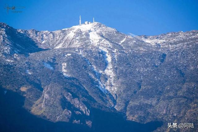 大理虽没下雪,但苍山之巅已是银装素裹,远眺和仰望都挺好看