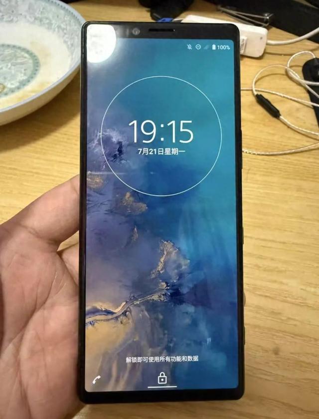 249元的“带鱼屏”手机，骁龙855+4K高分屏，支持IP68防水