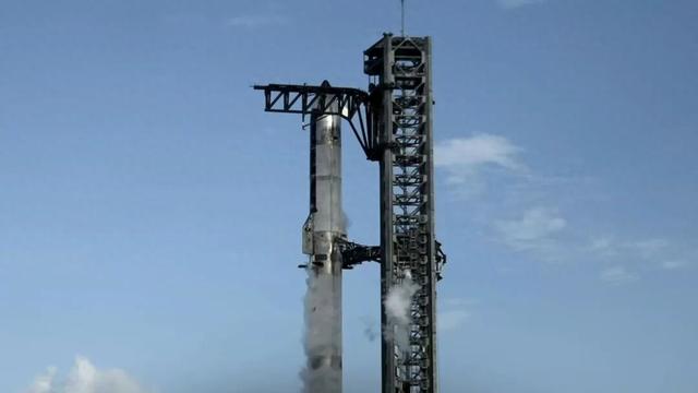 星舰试飞又成功，但马斯克火星梦真相，4000亿全靠地球生意！