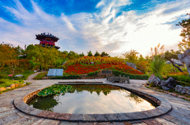 浦江城西有一眼泉，叫作月泉，“月泉吟诗”成了文人聚集的代名词