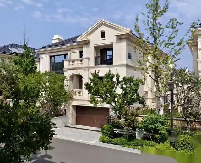 逃离豪华房子攻略（有钱人为何逃离别墅去选择两套房）