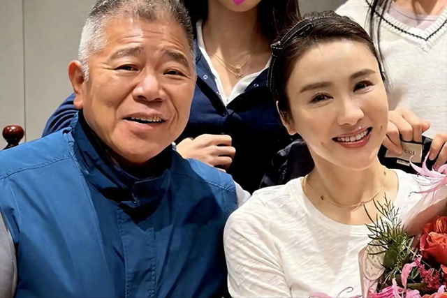 被老头“糟蹋”的3位女星，个个美艳动人，却鲜花插在牛粪上！