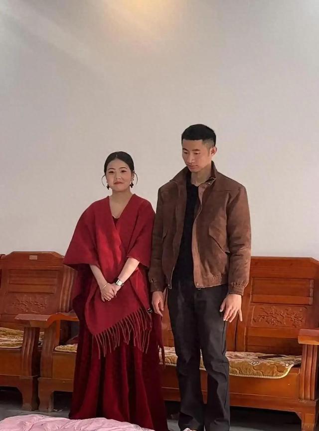 河北新娘因“天庭饱满”走红网络！乡村婚礼惊艳瞬间，尽显福气