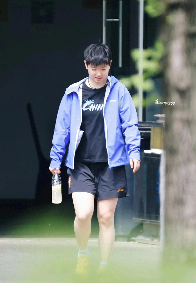 横滨冠军赛 孙颖莎身边终于有他陪伴了！没想到他对莎莎这么重要