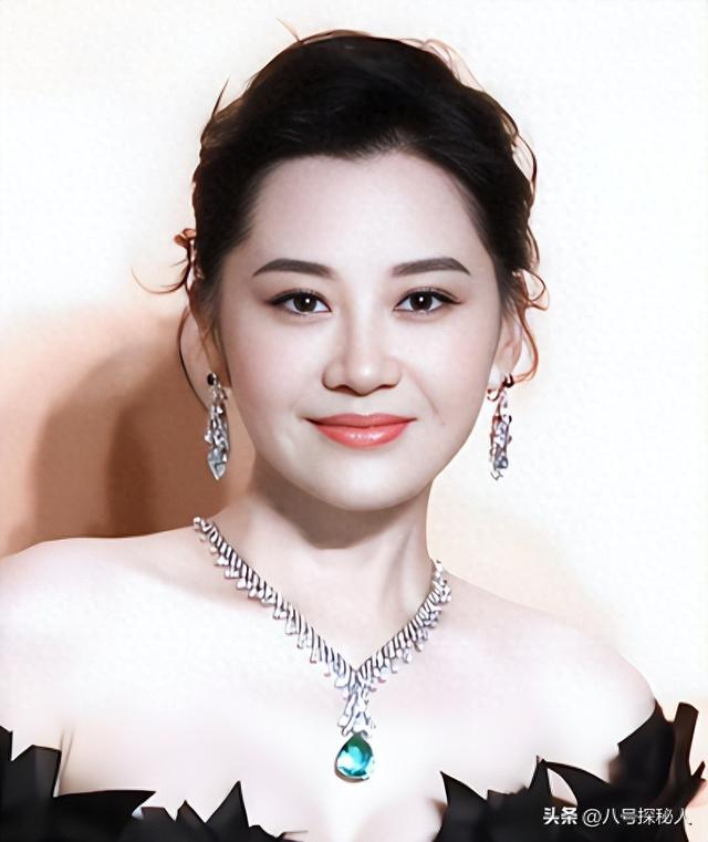 一生 “风流成性、老少通吃”，被称女中极品的她，为何56岁仍单身