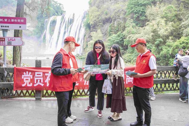 贵州避暑季里的 “文旅志愿风景线”