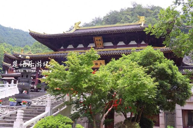 余姚陆埠镇的佛光禅寺，不比香山教寺逊色哦，非常值得游玩