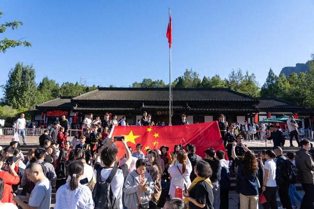 剑门关景区单日吸金332万 九绵高速带动唐家河客流激增