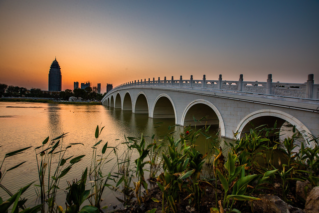 临沂罗庄《双月湖》：一湖映古今，一曲诉乡情