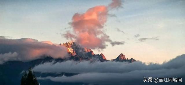 玉龙雪山“日照金山”C位出圈！成为国庆中秋双节热议话题