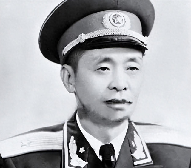 总政副主任肖华不让甘祖昌少将回乡种地，怒道：你这样能活过60吗