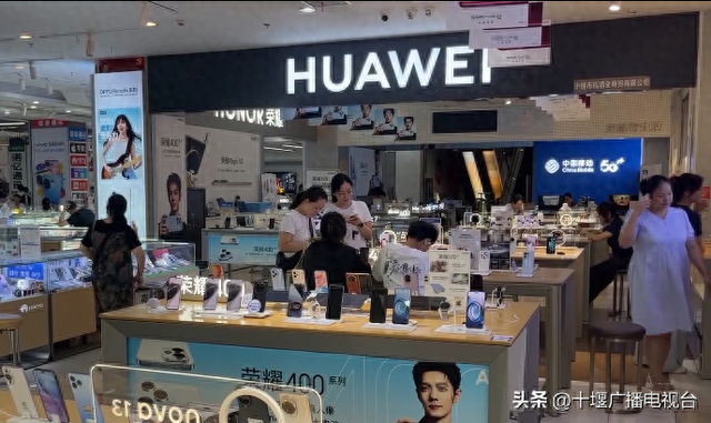 准大学生成为十堰数码市场消费主力军