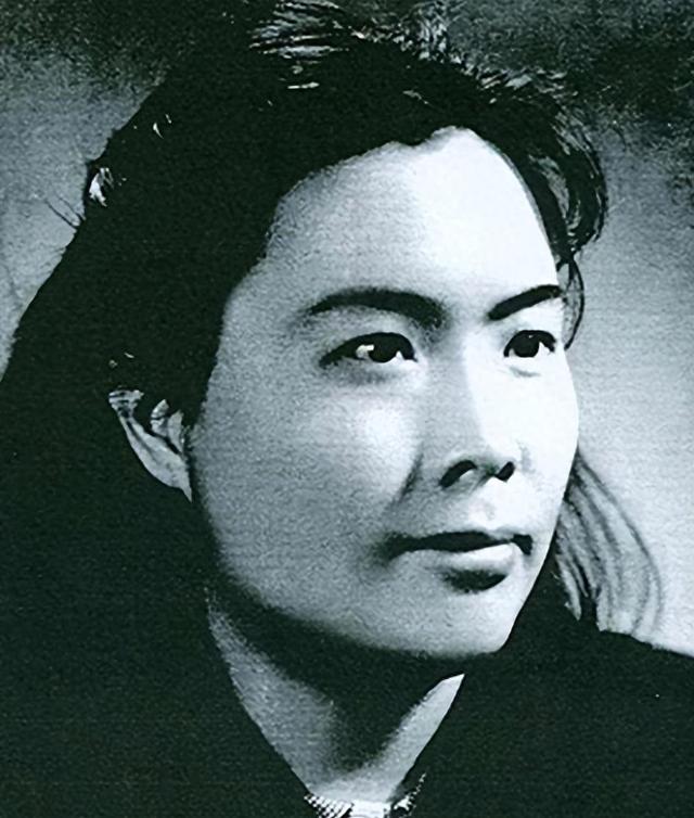她是开国元帅的夫人，一生却培养出四名将军，自己也官至上校！