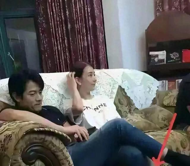 59岁郭富城到丈母娘家 夫妻俩肢体接触 可以看得出来是生理性的喜欢