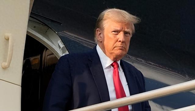 对华关税升至130%，不惜再打贸易战，要求3亿美国人准备好，不到24小时，特朗普又变脸，希望和中方见面
