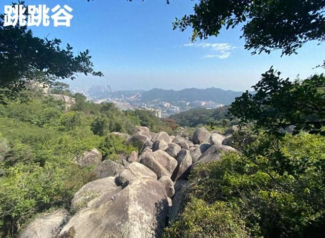 厦门东坪山跳跳谷，岛内户外六谷之一，来这里需要进行跳跃式攀爬