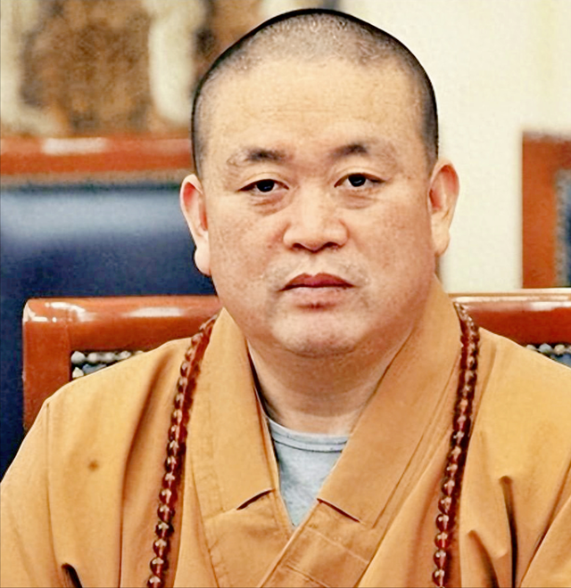 一石激起千层浪！释永信被查仅4天，央视主持刘芳菲也被牵连了