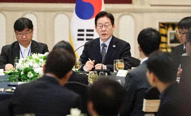 李在明访华释放信号：韩国放弃斡旋中日矛盾	，高市早苗承压