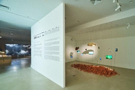 “云宫迅音——穿越轨道的残响”展览在浦东碧云美术馆揭幕