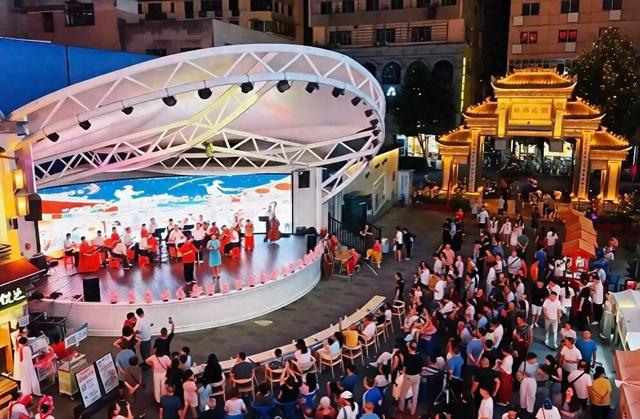 衡阳市雁峰区七夕活动丰富多彩，文艺展演与情歌演唱引人注目