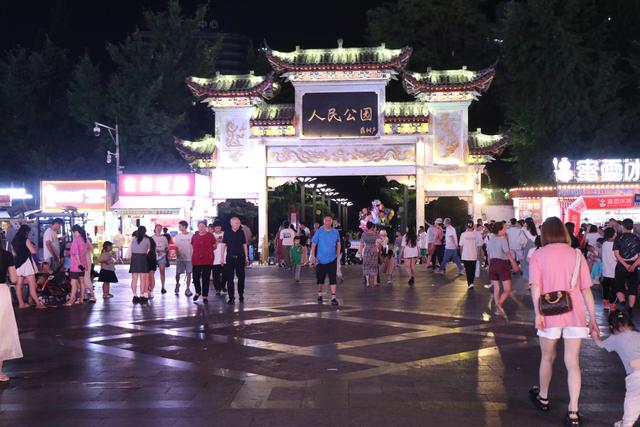 毕节七星关:避暑季带火“夜经济”