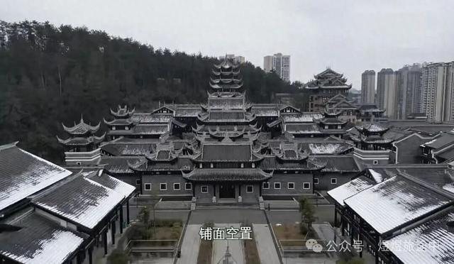 15个亿打造的古城，如今空无几人，灯也不开了商家也走了