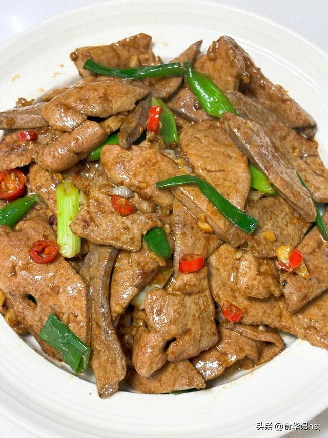 吃一斤它等于吃10只鸡，一降血脂、二降血糖	、三降胆固醇	，要懂吃