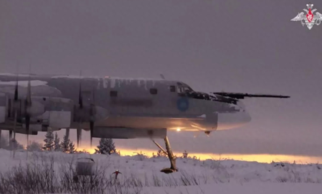 俄罗斯圣诞节秀武力，派核轰炸机逼近英国，北约战机紧急升空监视