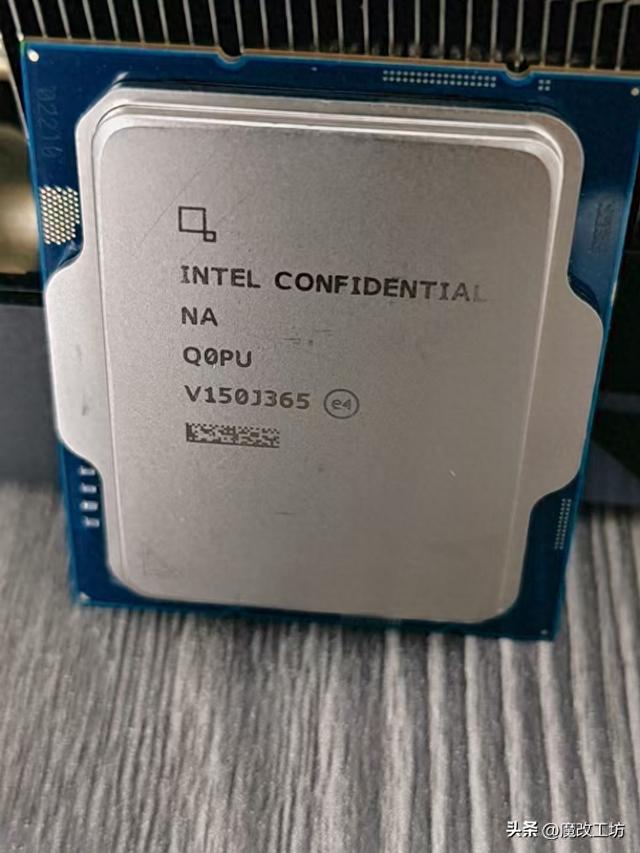 INTEL1300元酷睿I9139000K神级甜品CPU鲁大师默认120万功耗仅150