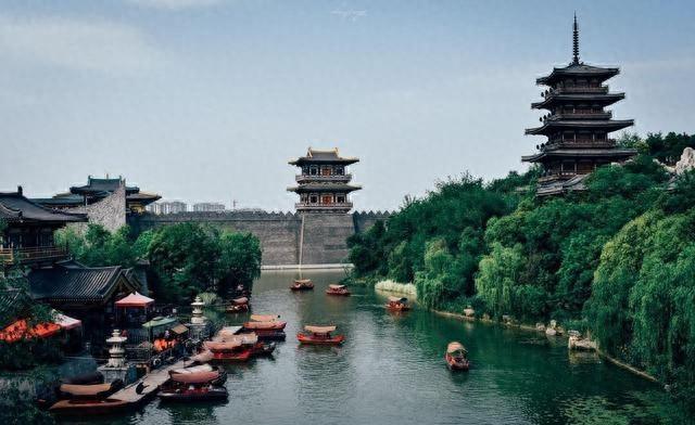 湖南没想到，广西也没想到，如今的中国湖北，已成为全国焦点。