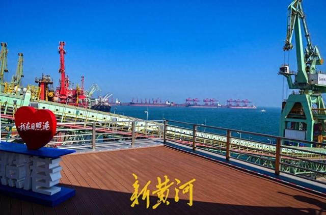 日照港展览馆成工业旅游新地标 全景呈现自动化码头震撼场景
