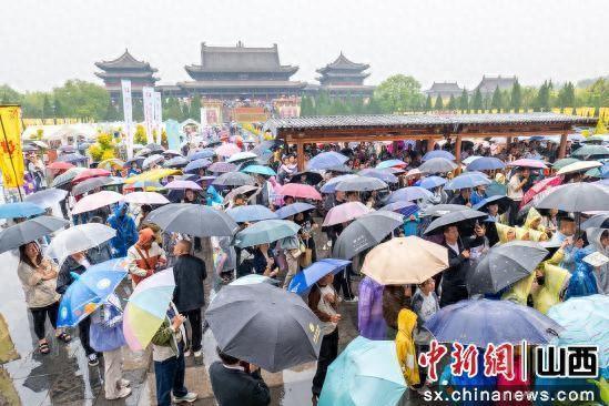 雨润槐乡情更浓 洪洞大槐树国庆假期筑牢"安全服务双防线"