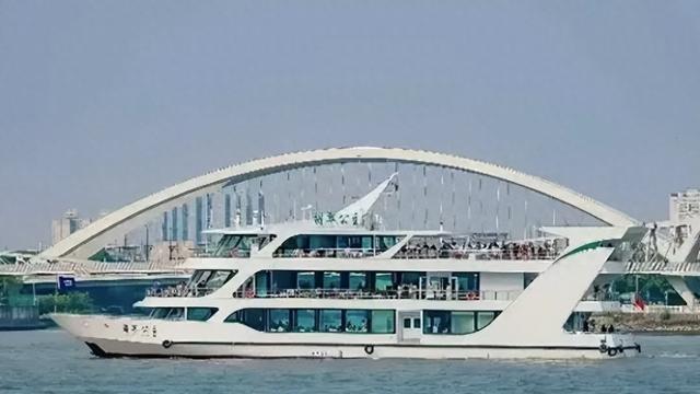上海滨江新玩法！龙华码头1小时游船，串联西岸文体地标，还能人宠同游、江上下午茶