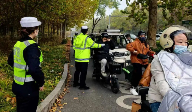 明年1月起，电动车、摩托车、三轮车上路“3必查”，别被罚才知道