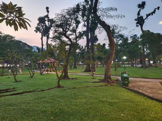 越南胡志明市的街心公园，法国殖民期间的城市规划了大片的绿地