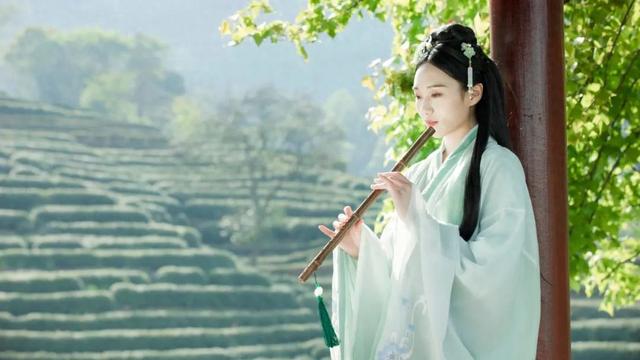 愿岁月温柔以待,不负流年的意思是什么？（八首温柔诗词愿被岁月温柔以待）
