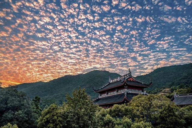 官宣了！杭州灵隐飞来峰景区12月1日起将实行免票，已购买今年公园年卡、寺院年票的有优待政策