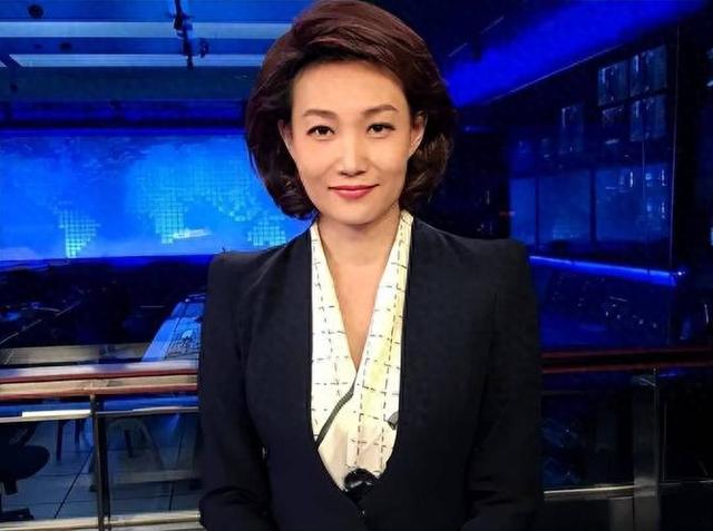 李梓萌回家乡沈阳主持2025全球工业互联网大会，扎高马尾气质很好