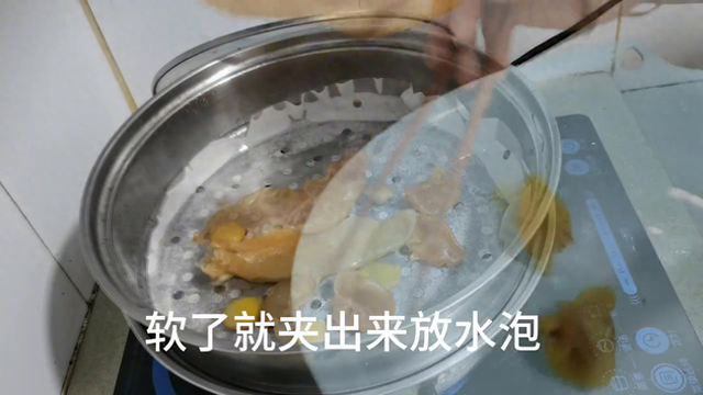 桃胶花胶煲汤 桃胶炖花胶功效与作用 桃胶花胶煲汤 桃胶炖花胶功效与作用