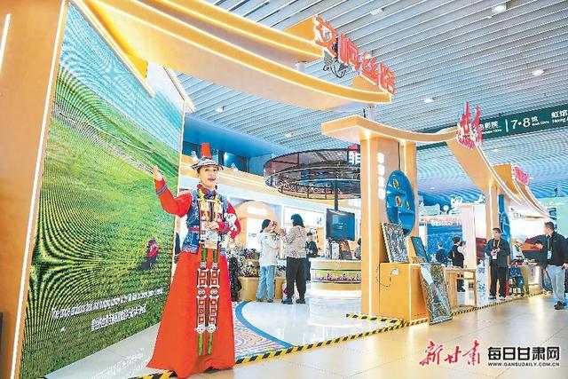 【图片新闻】第八届进博会甘肃展厅亮相国家会展中心S4旅游展示区